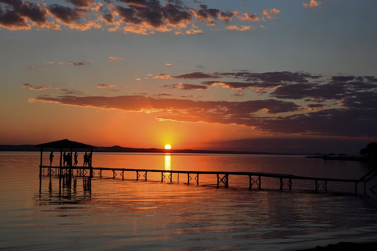 Atardecer en San Bernardino, Lago Ypacaraí